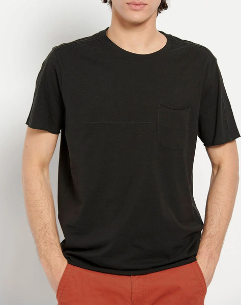 Loose fit t-shirt with raw edges