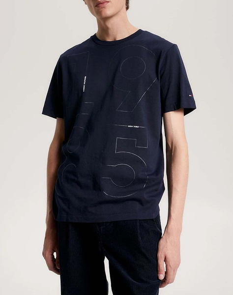 TOMMY HILFIGER MODERN PLACEMENT GRAPHIC TEE