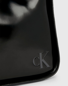CALVIN KLEIN BLOCK BUCKET19 S (Dimensions: 20 x 19 x 11 cm)