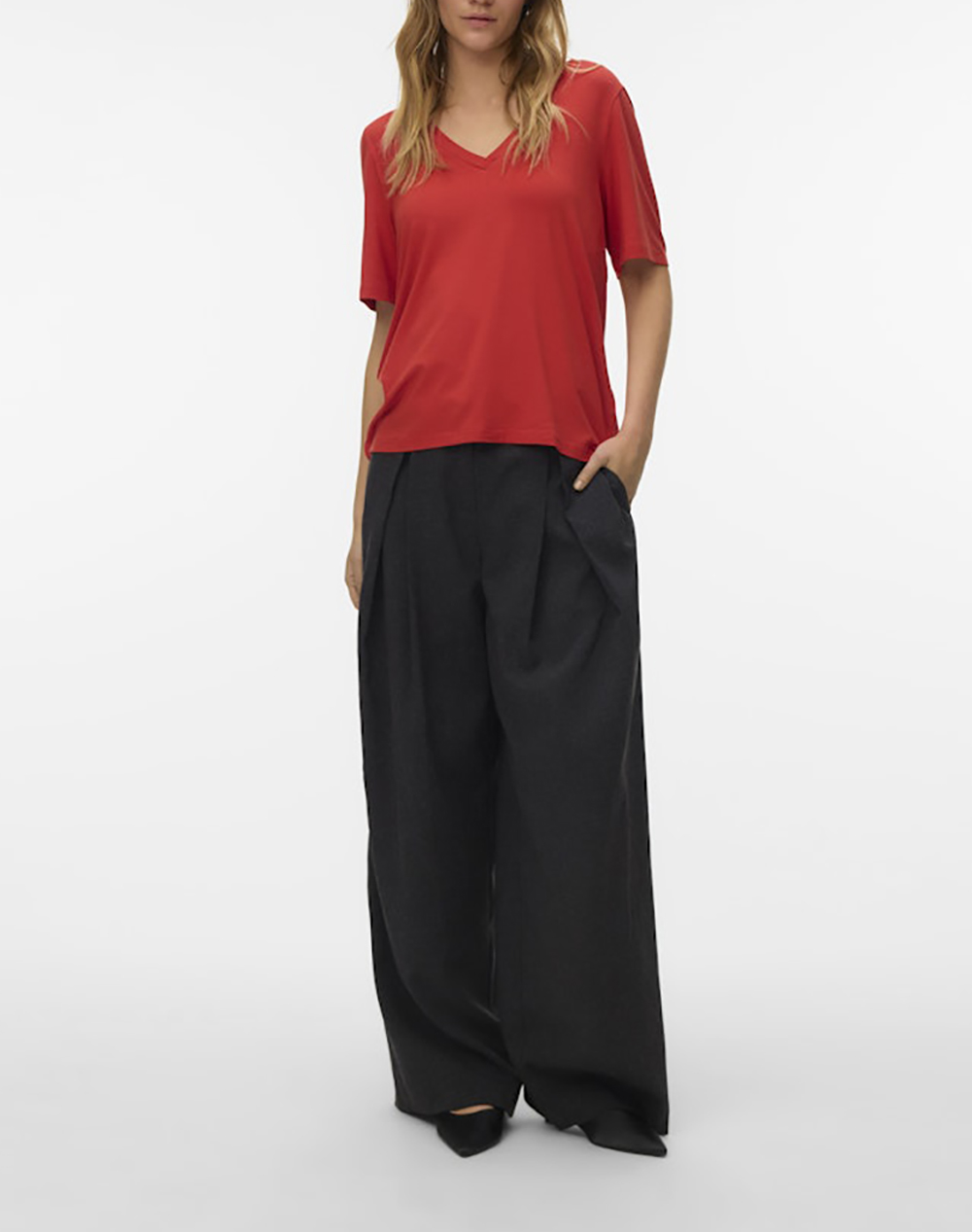 AWARE BY VERO MODA AWRITA SS V-NECK T-SHIRT NOOS 10328539-Molten Lava FireRed φωτογραφία