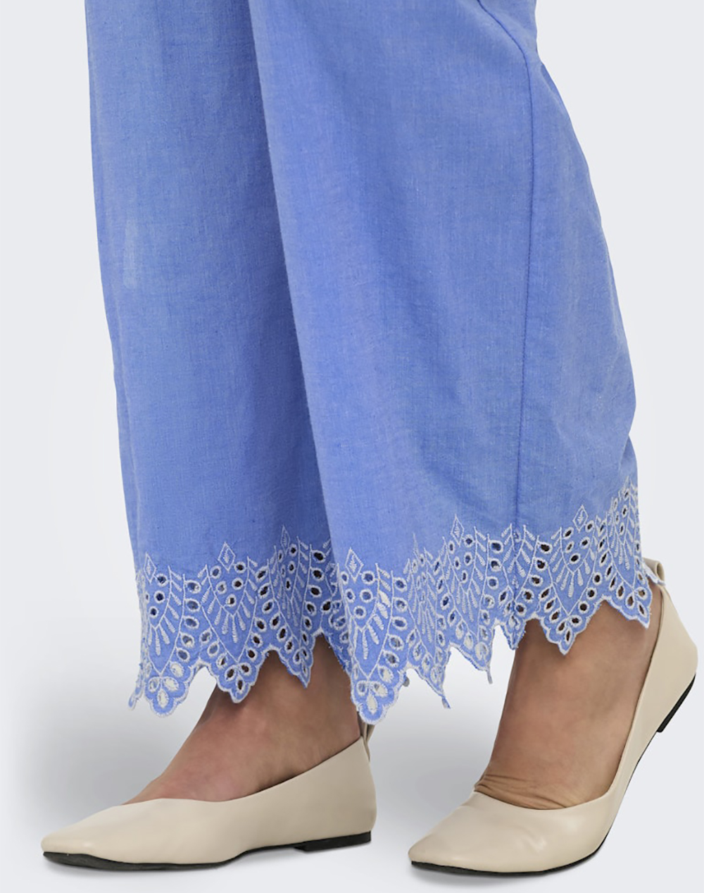 Only Onlpaula Tulum Emb Pull-Up Pant Noos Wvn 15343184-Blue Bonnetbrightwhiteemb Blue Γυναικεία ρούχα παντελόνια Υφασματινα Politikos Shop Πολιτικός