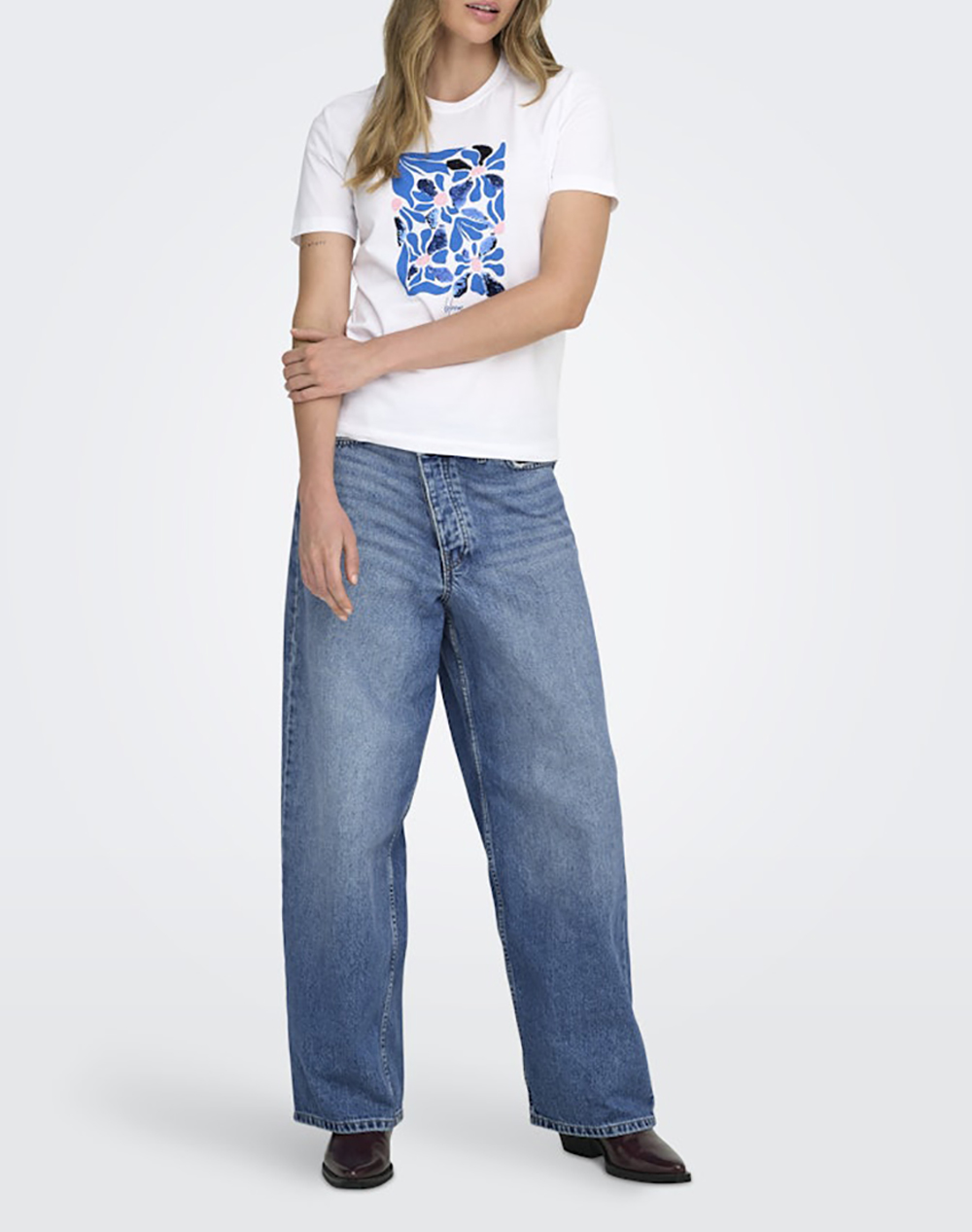 Only Onlkita Reg S Print Top Noos 15367568-Bright Whiteritaflowerblue White Γυναικεία ρούχα μπλούζες Τ-Shirt Politikos Shop Πολιτικός