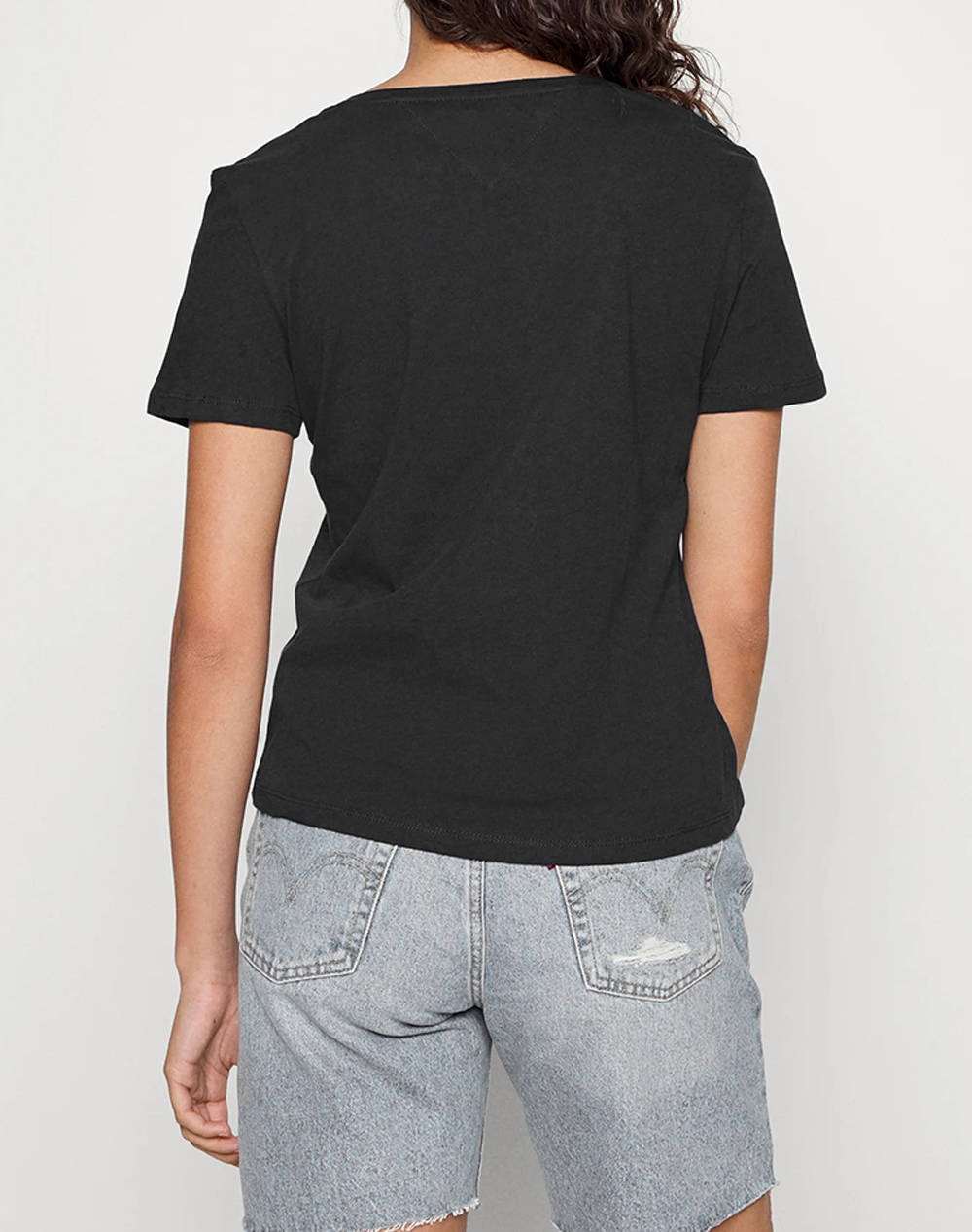 TOMMY JEANS TJW SLIM SOFT V NECK TEE DW0DW14617-BDS Black φωτογραφία