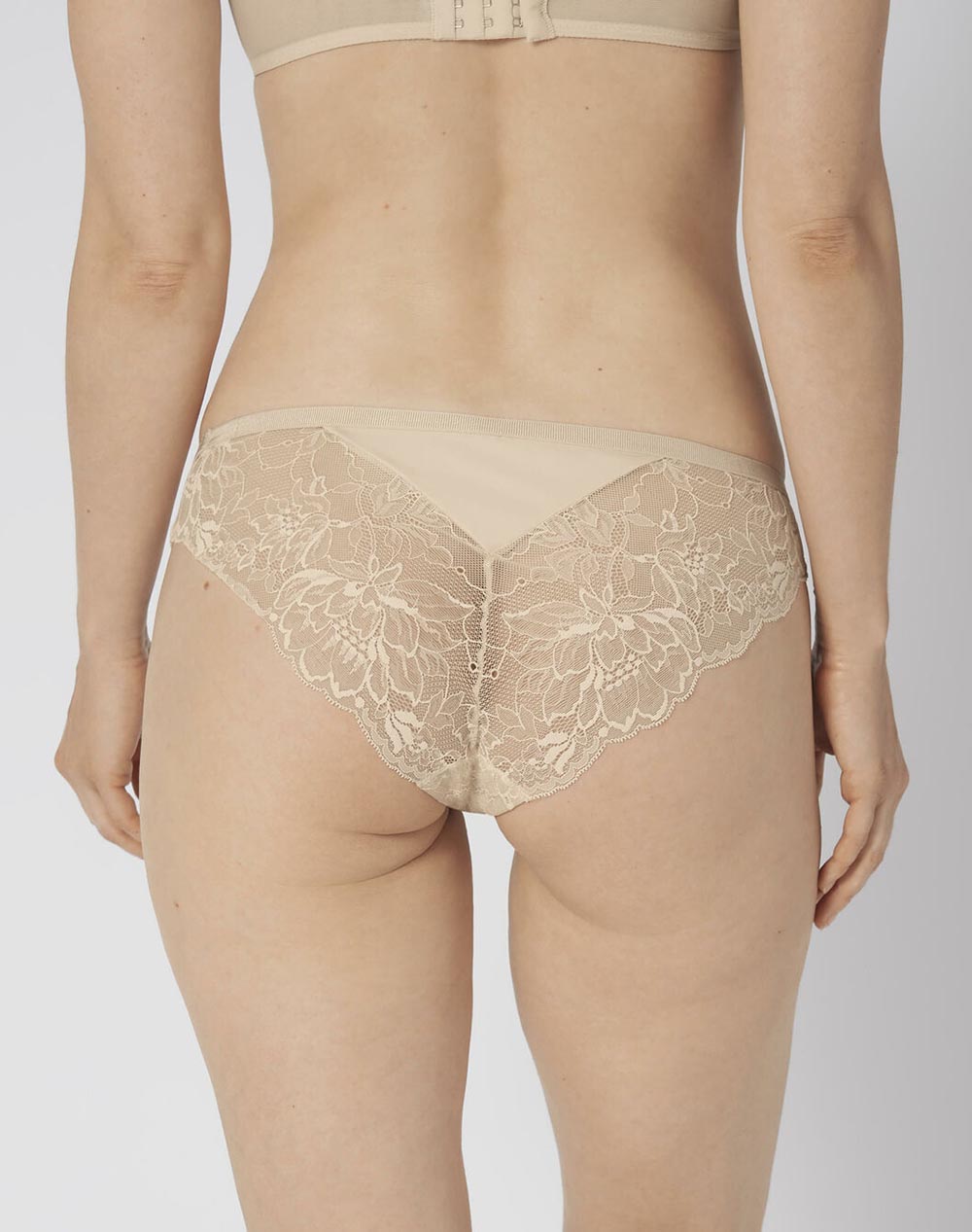 TRIUMPH Amourette Charm Brazilian01 10205567-6720 Ecru φωτογραφία