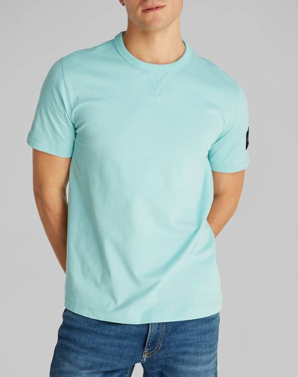 CALVIN KLEIN CALVIN KLEIN JEANS BADGE TEE J30J323484-MR5 Aqua