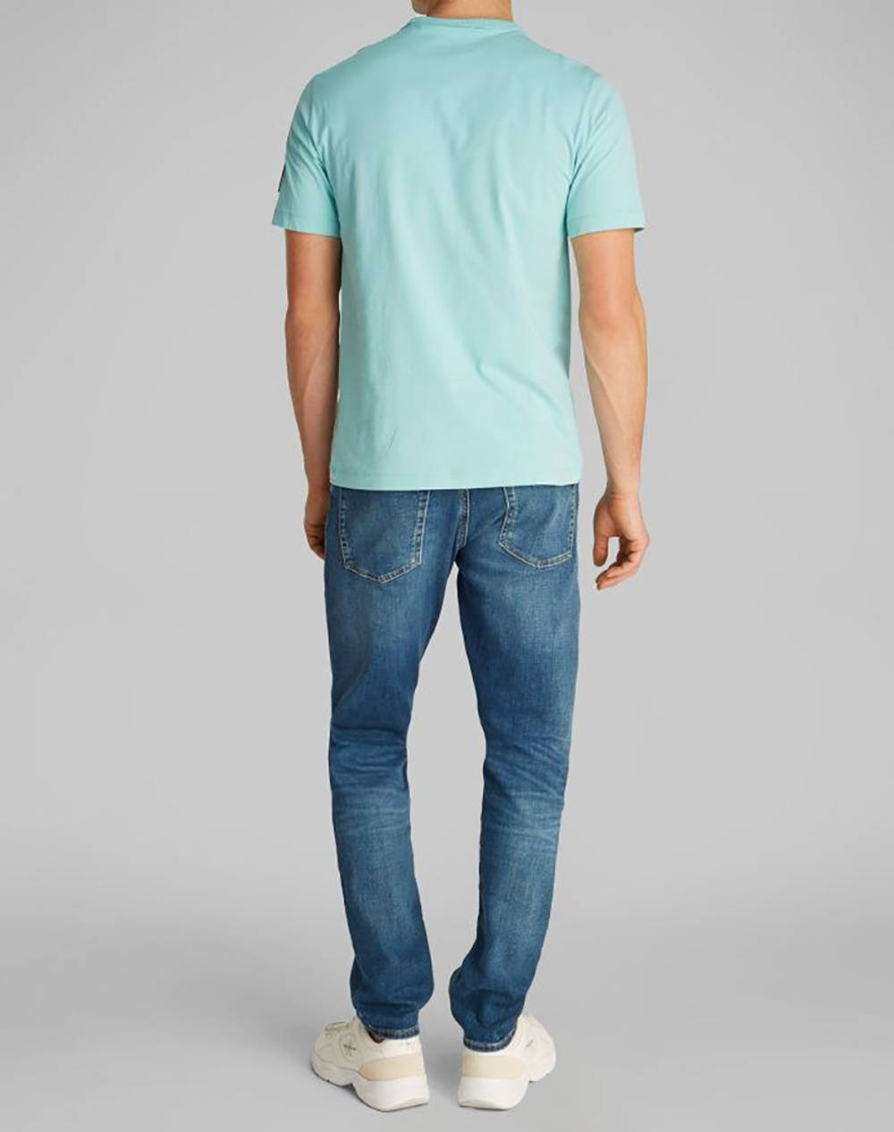 CALVIN KLEIN JEANS BADGE TEE J30J323484-MR5 Aqua φωτογραφία