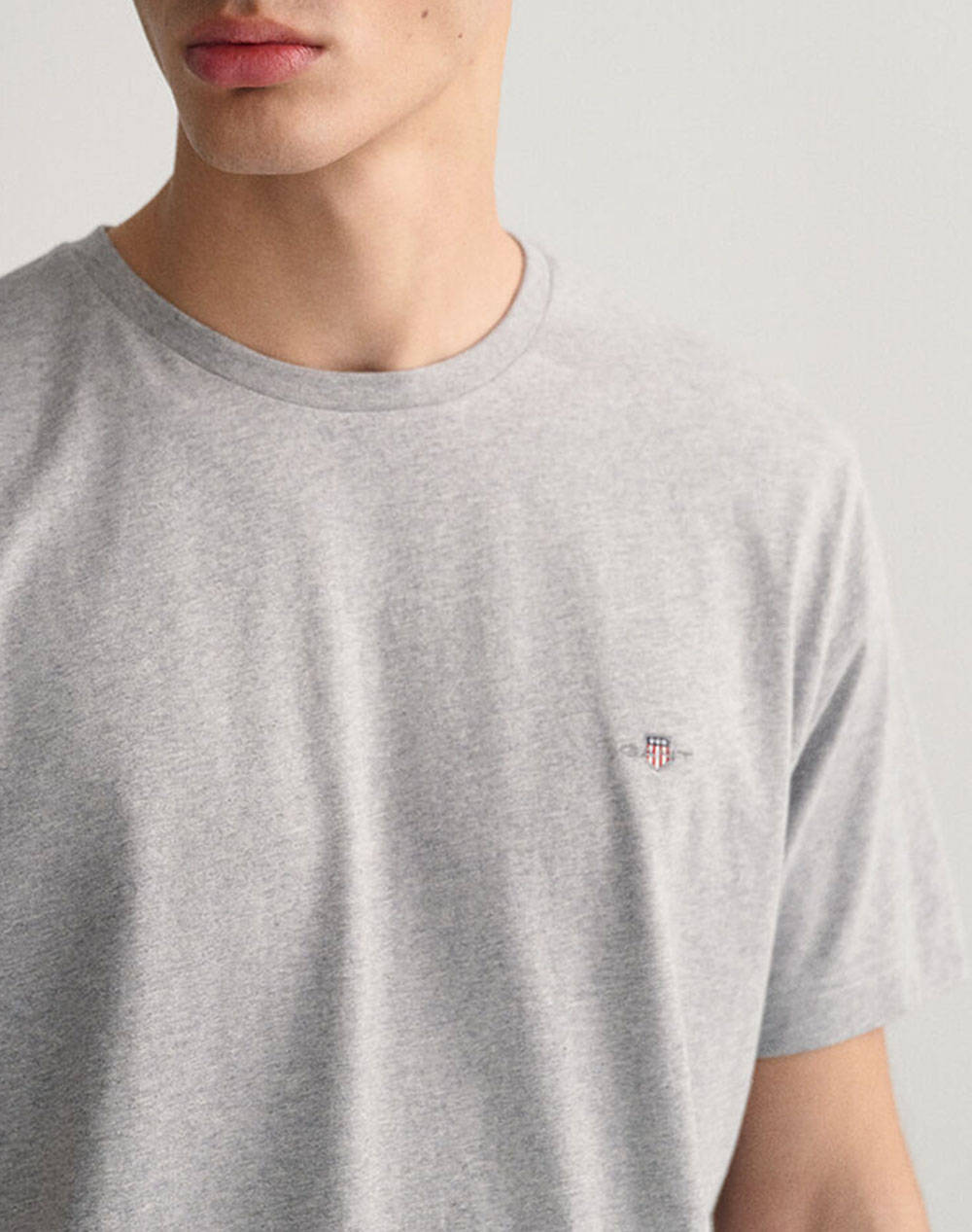 Gant Μπλούζα Κμ Reg Shield Ss T-Shirt 3G2003184-93 Gray ανδρικά ρούχα μπλούζες Politikos Shop Πολιτικός