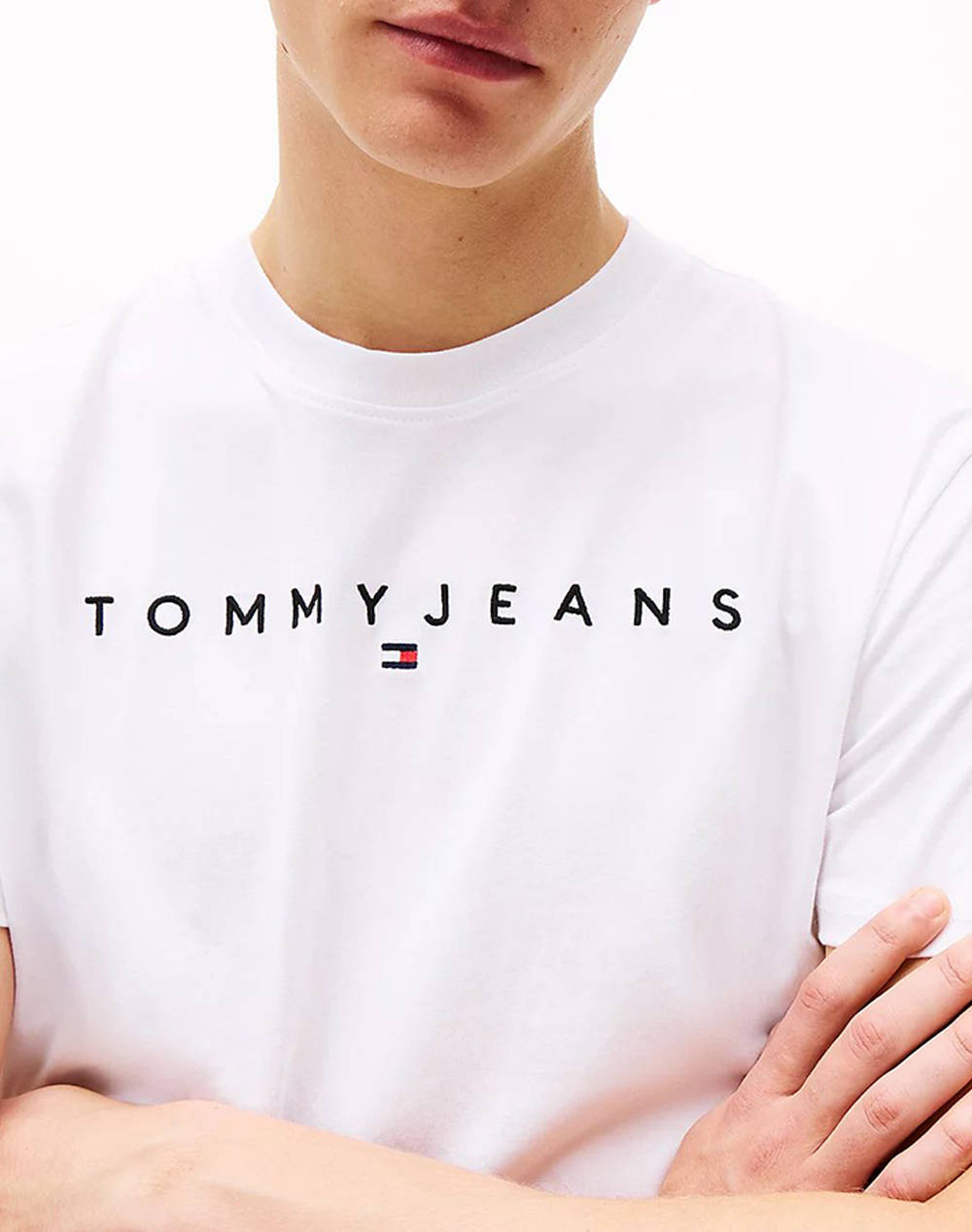 Tommy Jeans Tjm Reg Linear Logo Tee Ext Dm0Dm20744-Ybr White ανδρικά ρούχα μπλούζες T-Shirt Politikos Shop Πολιτικός