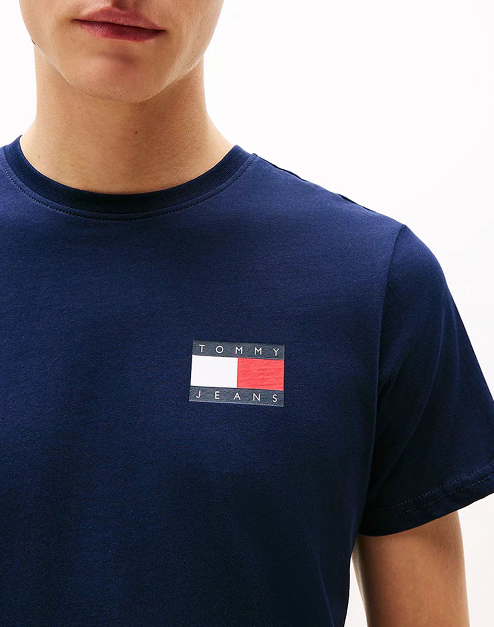 Tommy Jeans Tjm Slim Essential Flag Tee Ext New Dm0Dm20740-C1G Darkblue ανδρικά ρούχα μπλούζες T-Shirt Politikos Shop Πολιτικός