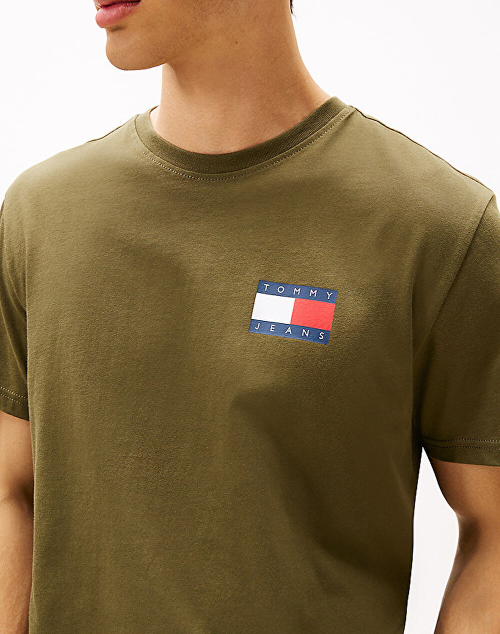 Tommy Jeans Tjm Slim Essential Flag Tee Ext New Dm0Dm20740-Gy1 Khaki ανδρικά ρούχα μπλούζες T-Shirt Politikos Shop Πολιτικός