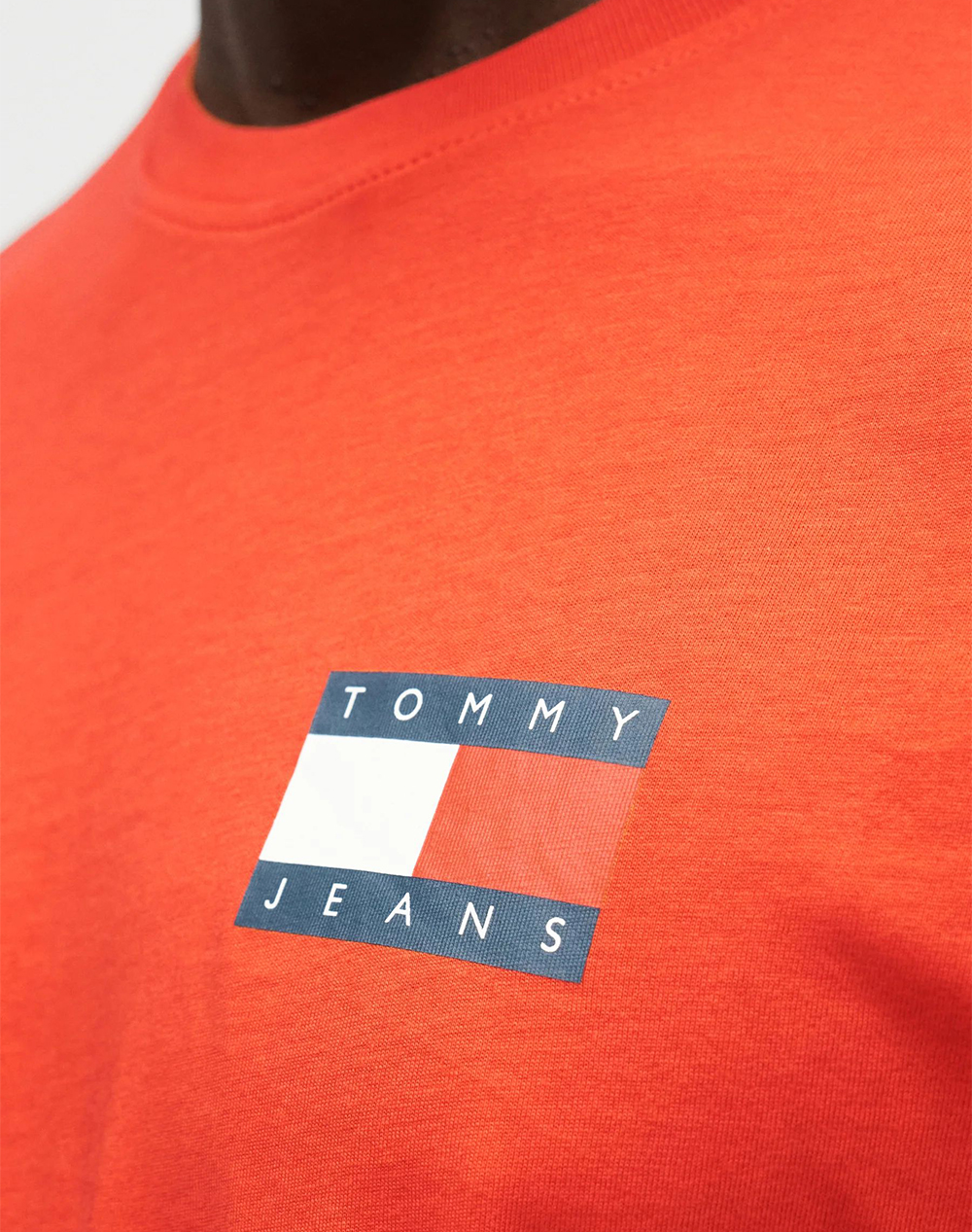 Tommy Jeans Tjm Slim Essential Flag Tee Ext New Dm0Dm20740-Xm2 Orange ανδρικά ρούχα μπλούζες T-Shirt Politikos Shop Πολιτικός