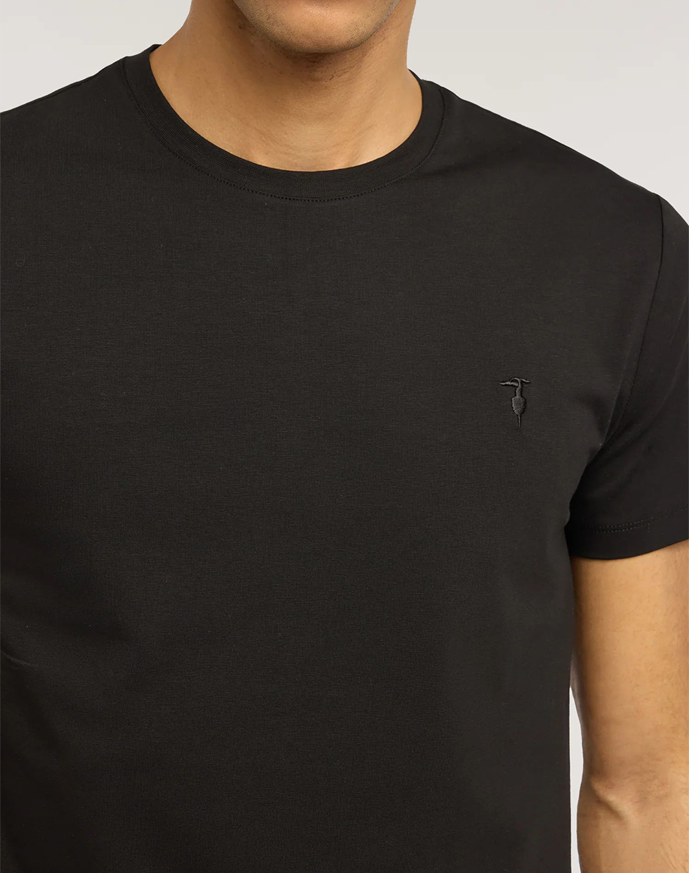 Trussardi Slim Fit T-Shirt - Essential Levriero Stretch Jersey Mts01J01-033 Black ανδρικά ρούχα μπλούζες Politikos Shop Πολιτικός