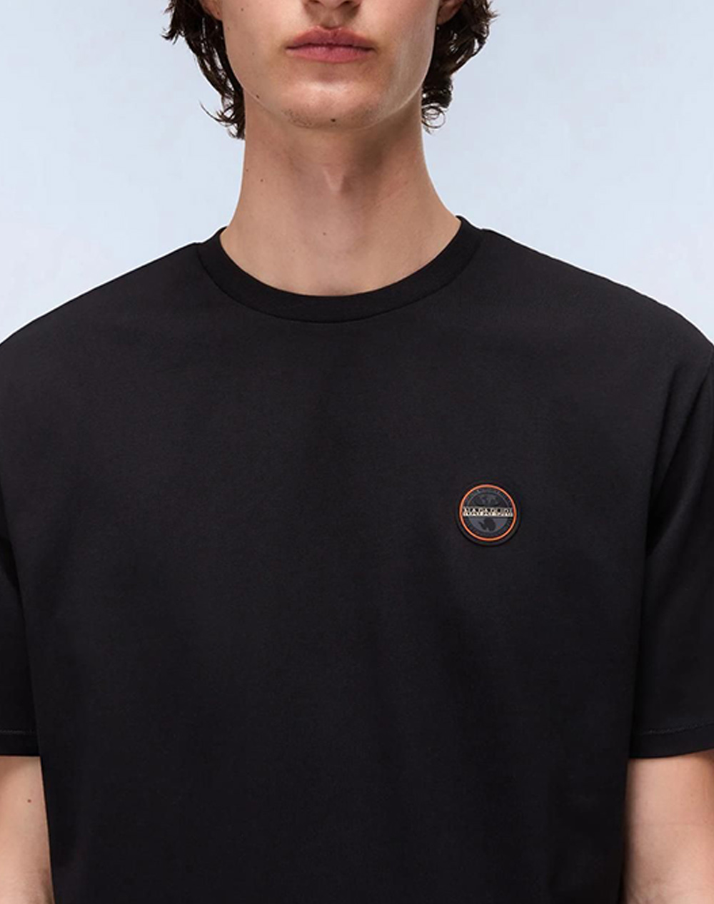 Napapijri S-Badge Ss 1 Np0A8949-Np941 Black ανδρικά ρούχα μπλούζες T-Shirt Politikos Shop Πολιτικός