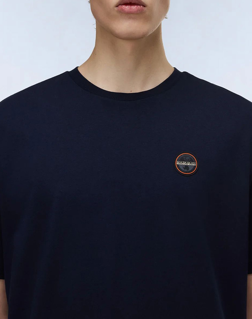 Napapijri S-Badge Ss 1 Np0A8949-Np176 Darkblue ανδρικά ρούχα μπλούζες T-Shirt Politikos Shop Πολιτικός