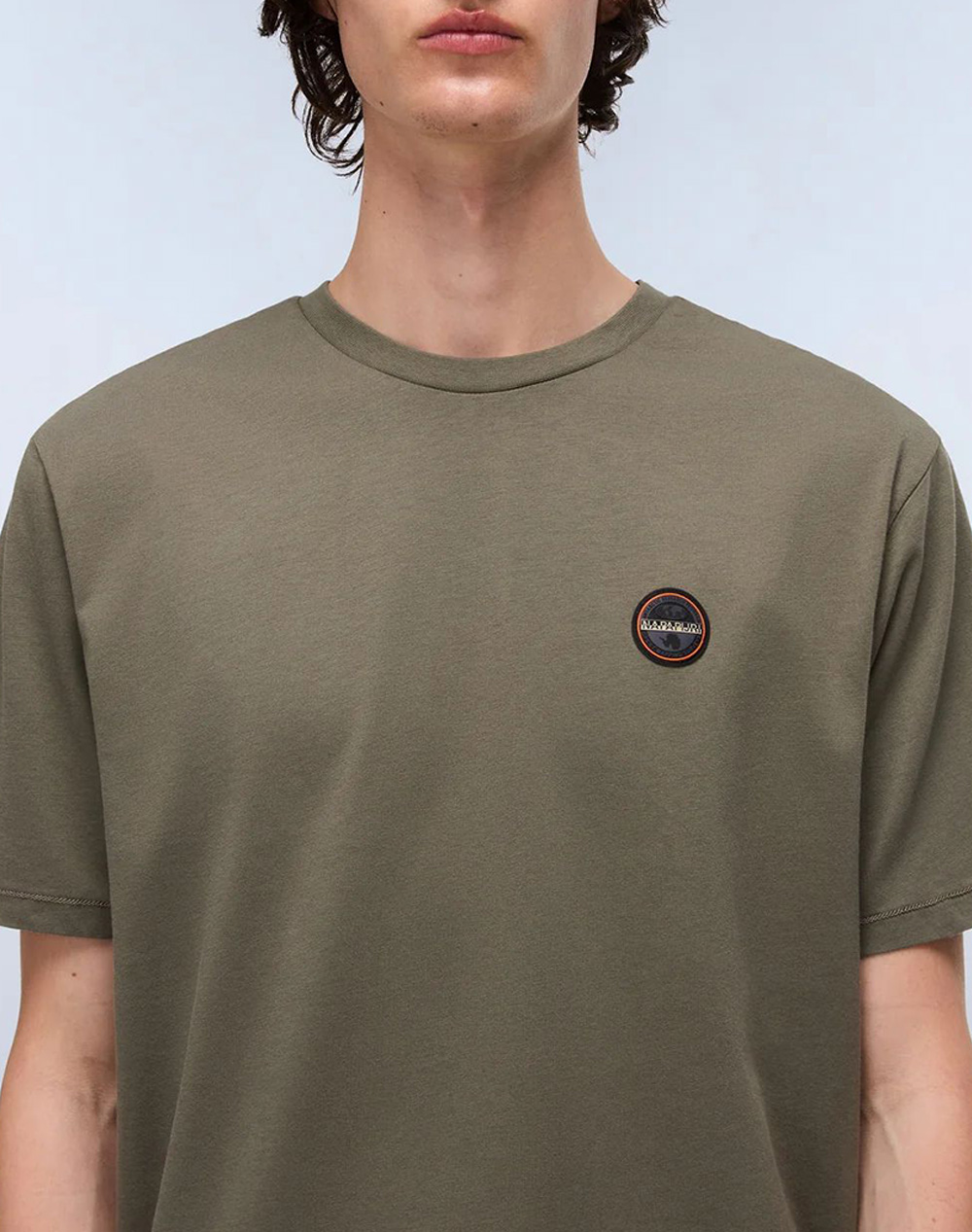 Napapijri S-Badge Ss 1 Np0A8949-Npg0A Khaki ανδρικά ρούχα μπλούζες T-Shirt Politikos Shop Πολιτικός