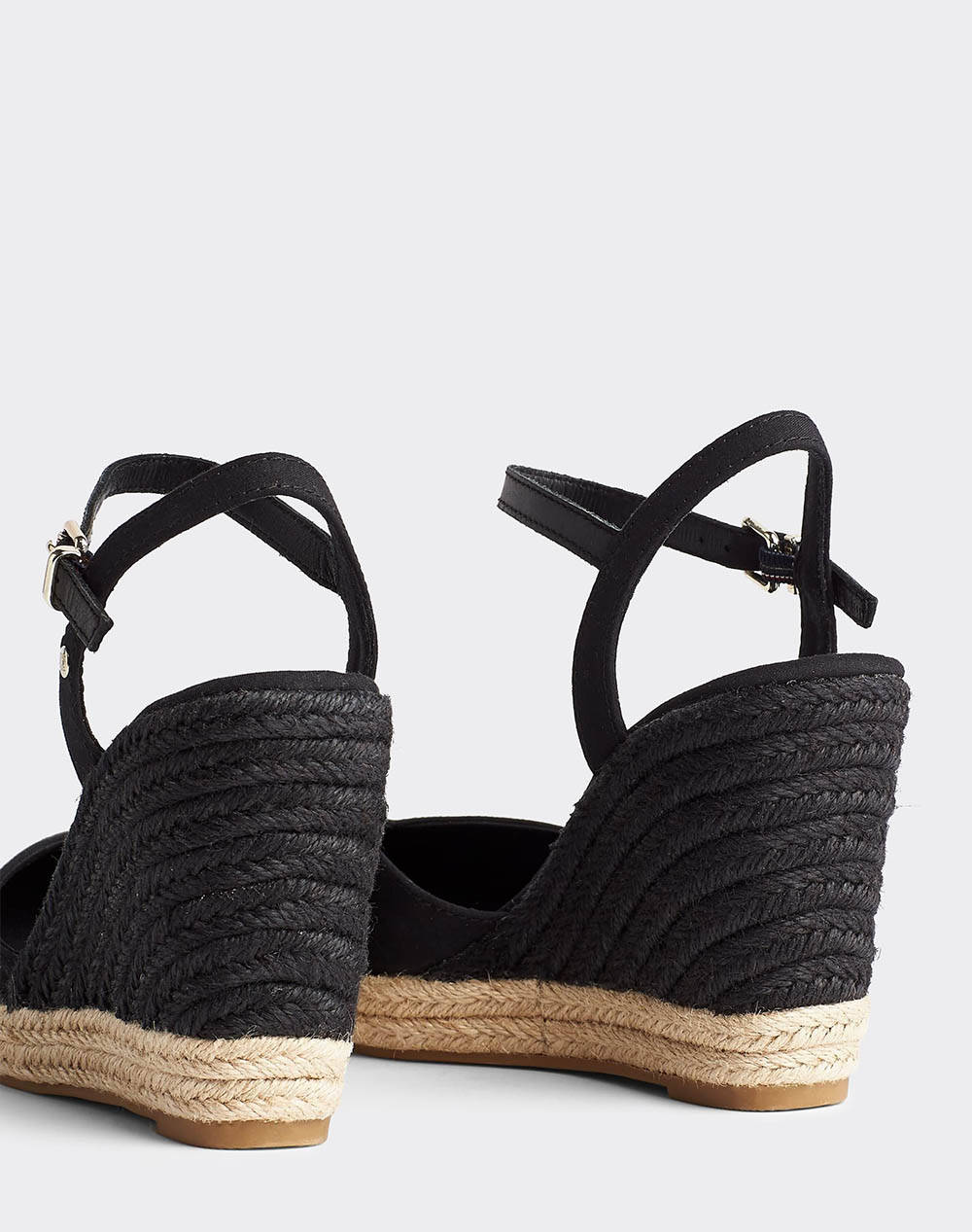 tommy hilfiger basic closed toe high wedge