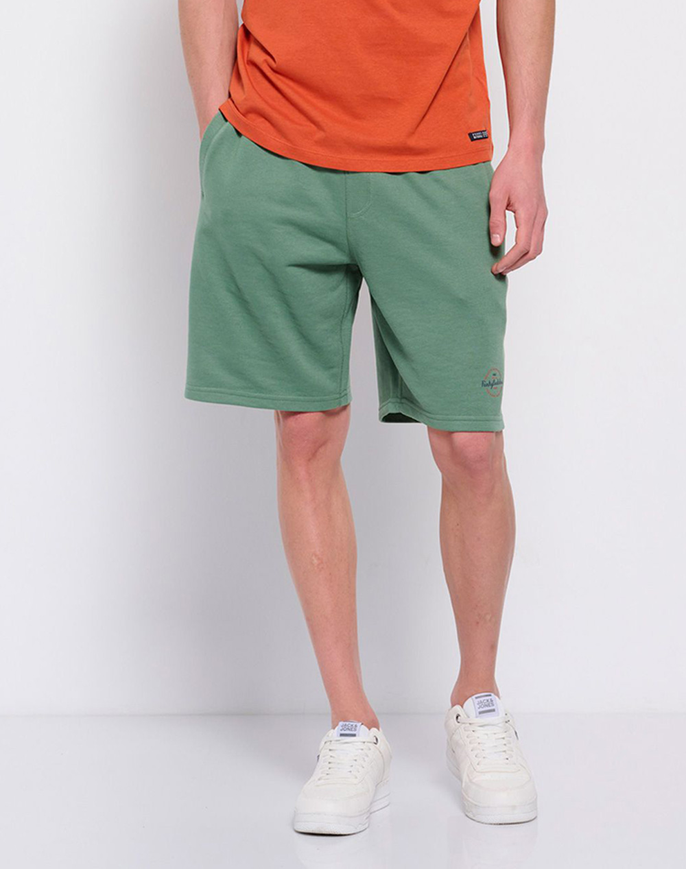 Essential jogger shorts with branded print