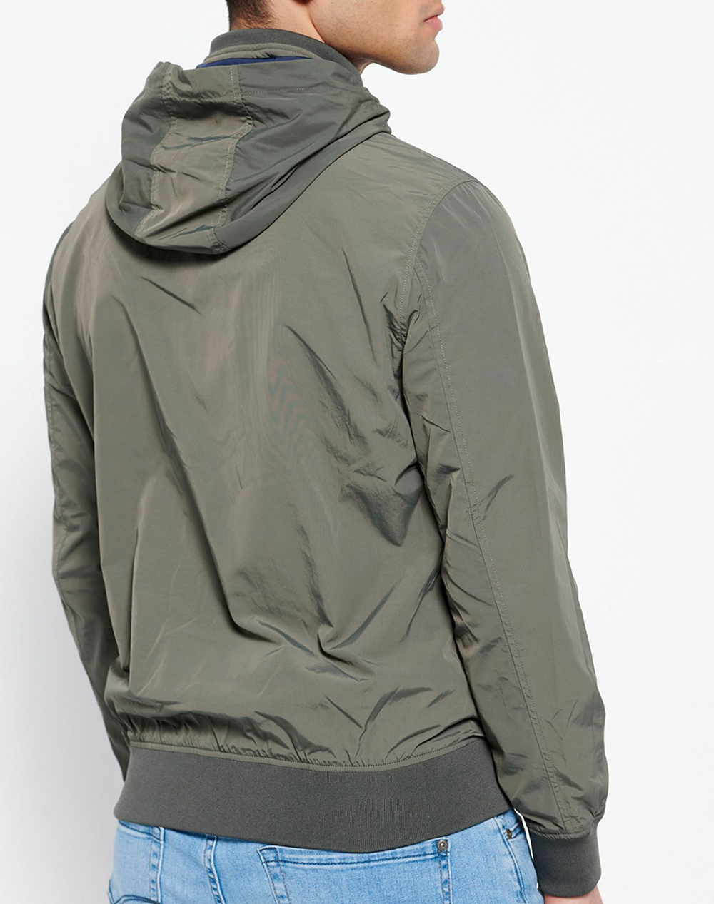 Lightweight jacket with detachable hood