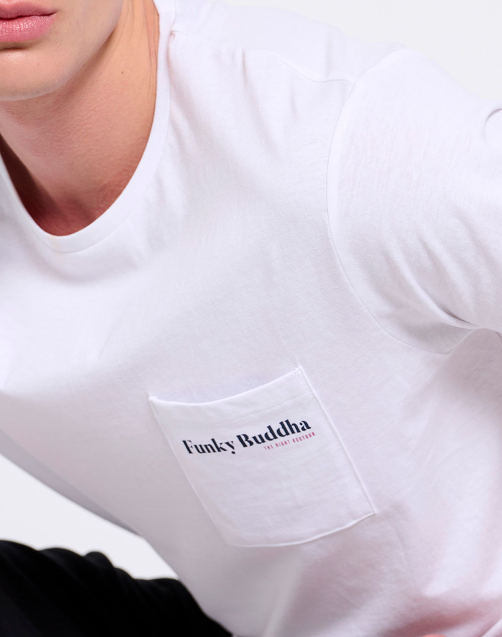 FUNKY BUDDHA Βαμβακερό t-shirt με τσέπη στο στήθος