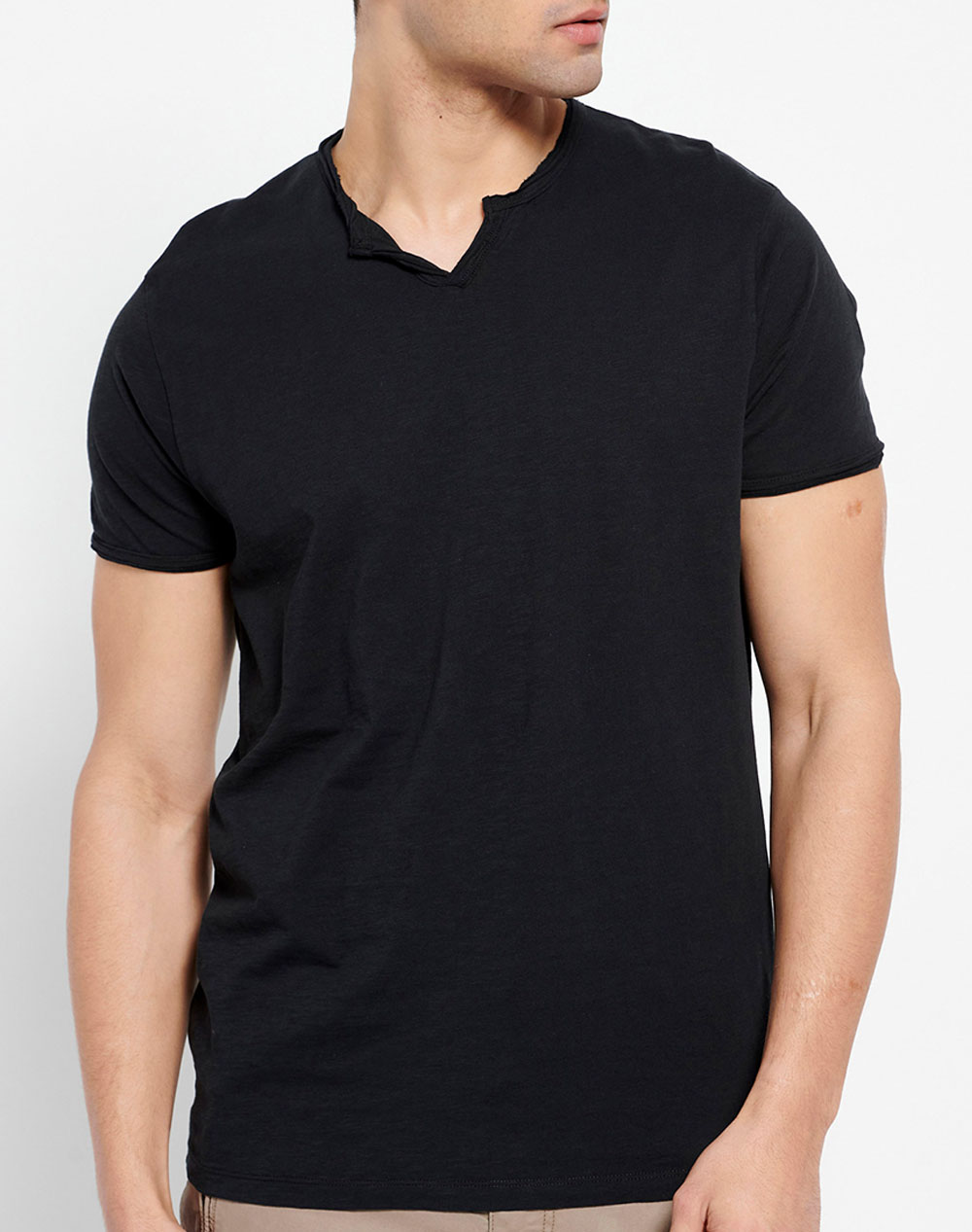 FUNKY BUDDHA Essential t-shirt με λαιμό henley FBM007-015-04-BLACK Black