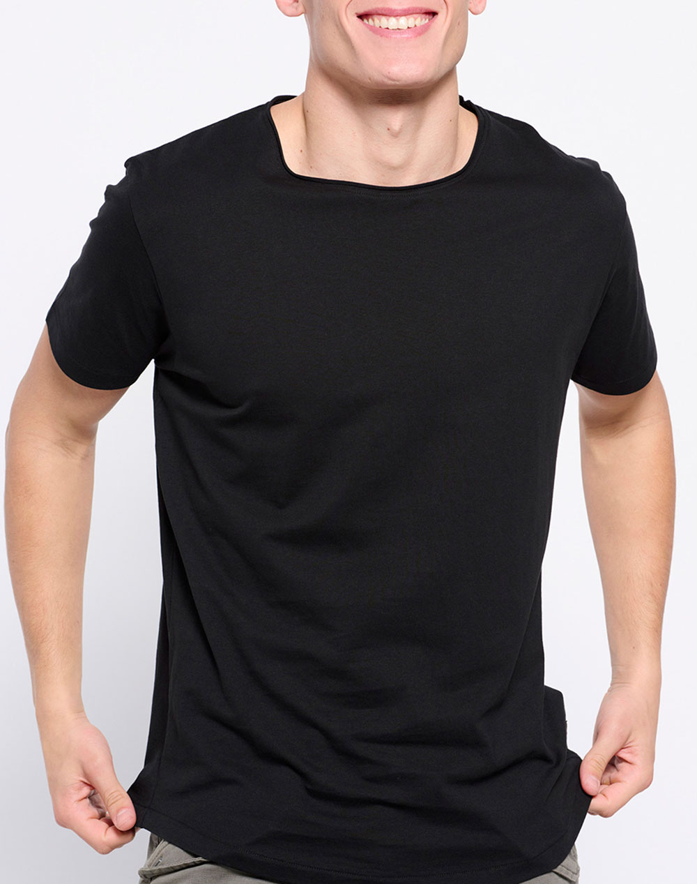 FUNKY BUDDHA Loose fit t-shirt με raw cut λαιμόκοψη FBM007-018-04-BLACK Black