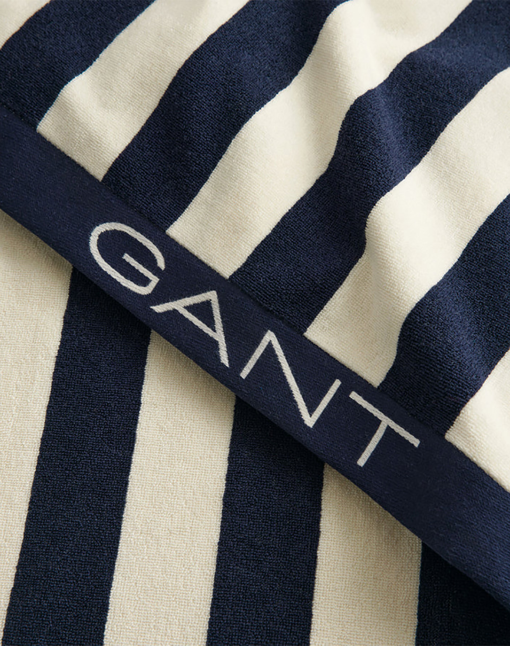 GANT BLOCK STRIPE BEACH TOWEL (Dimensions: 100 x 180 cm)