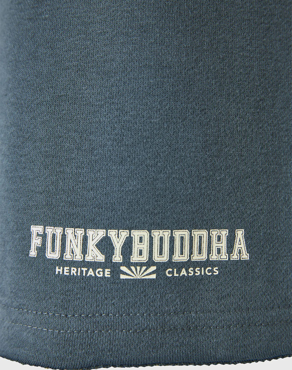 FUNKY BUDDHA Essential wide leg fit αθλητική βερμούδα με raw cuts