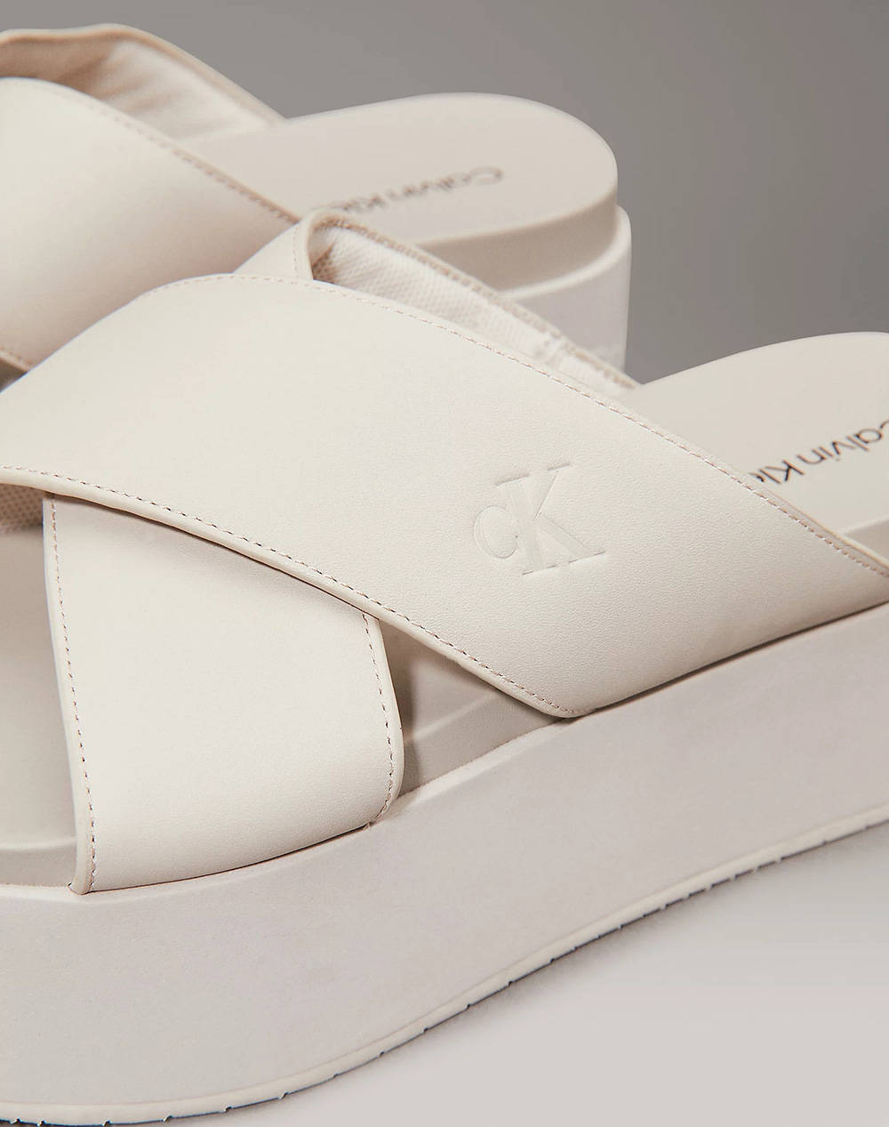 CALVIN KLEIN JEANS FLATFORM CROSS MG UC