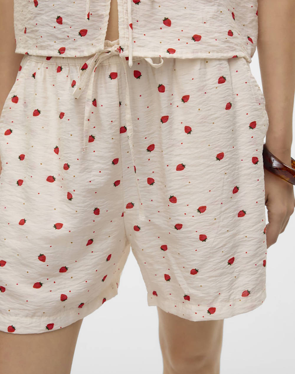 VERO MODA VMODETTE HW SHORTS WVN GA 10324635-Snow WhiteStrawberryw.dots Ecru φωτογραφία