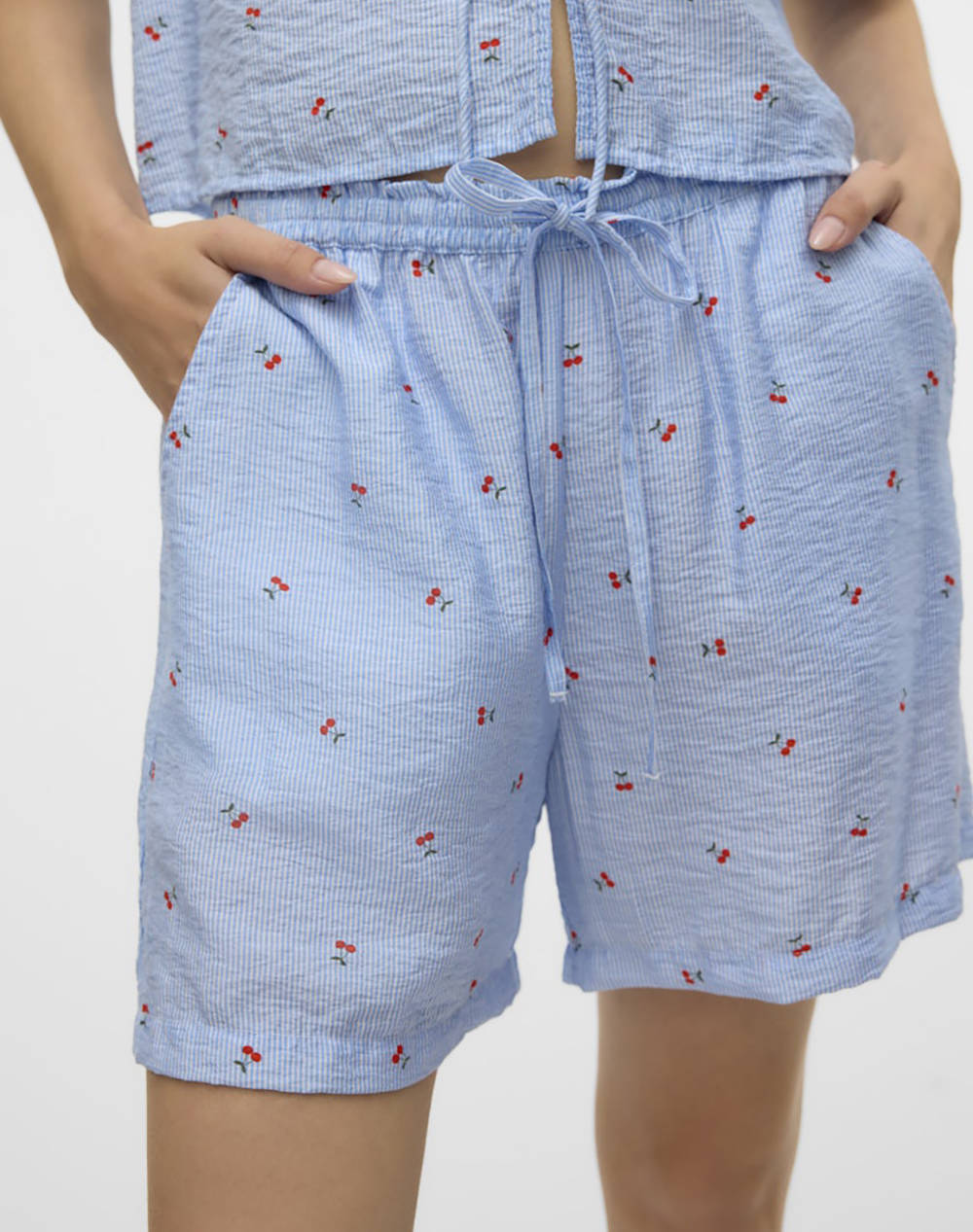 VERO MODA VMODETTE HW SHORTS WVN GA 10324635-Snow WhiteCherry LightBlue φωτογραφία