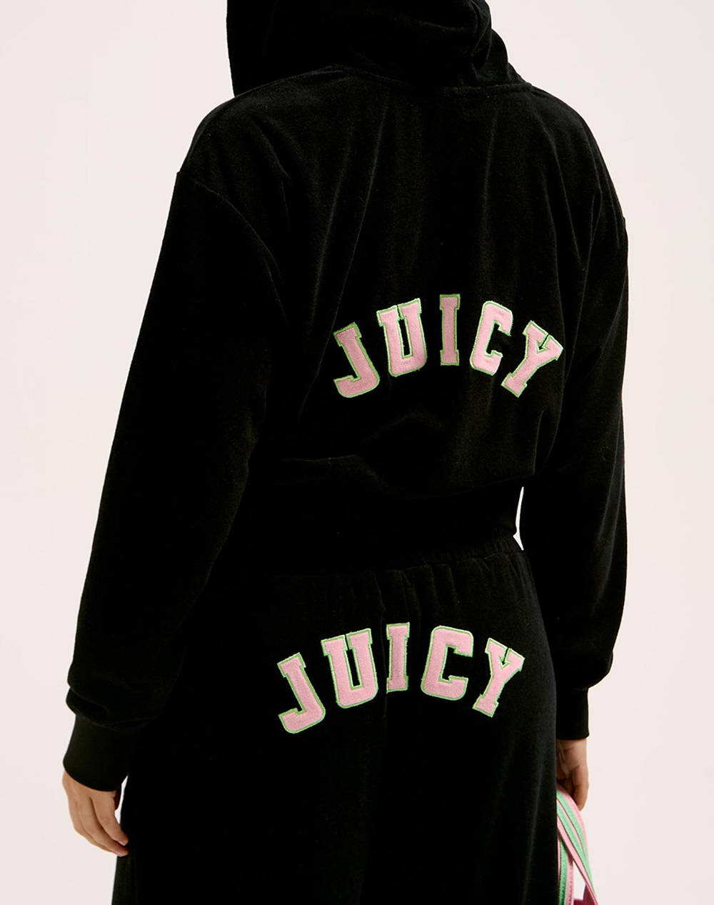 JUICY NALA COLLEGATE OVERSIZED CROPPED HOODIE JCWAS125321-101-101 Black φωτογραφία