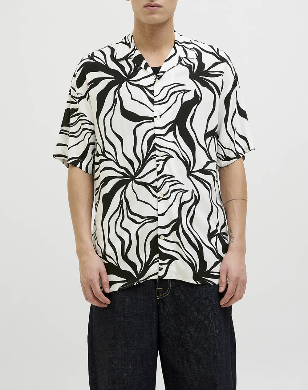 JACK&JONES JJJEFF MONOCHROME RESORT SHIRT SS 12268994-BLACK Black