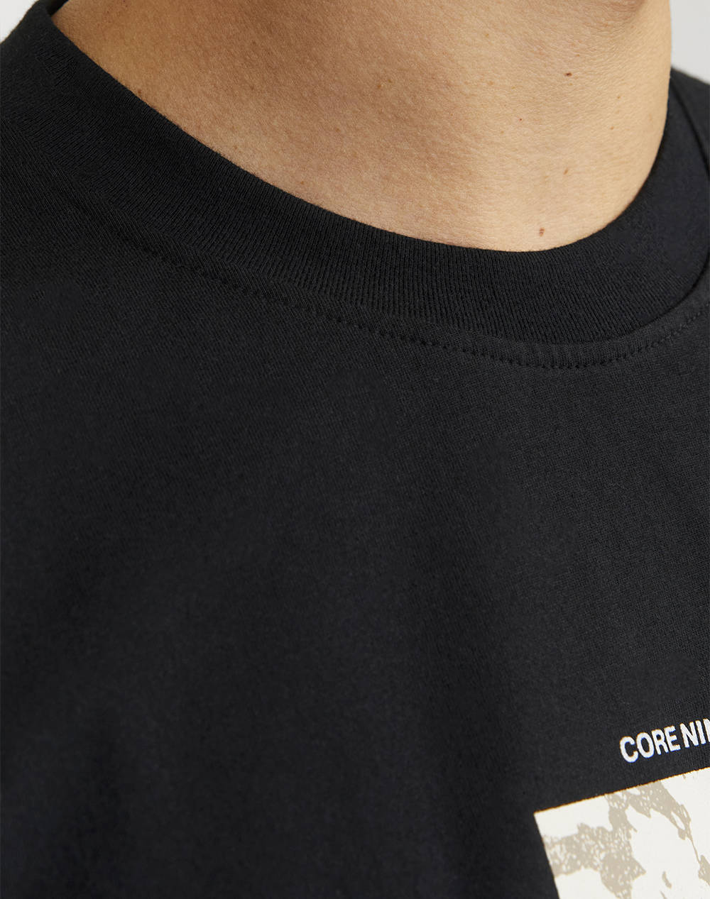 JACK&JONES JCOTARMAC CAMO FRONT TEE SS CREW NECK LN 12273239-BLACK Black φωτογραφία