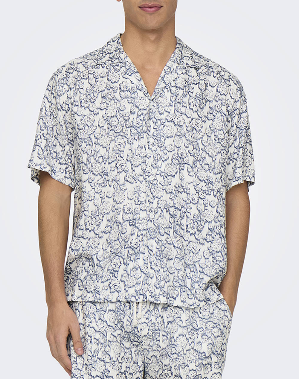 ONLY&SONS ONLY&SONS ONSDASH LIFE REG AOP SS RESORT SHIRT 22032733-Cloud DancerVintageIndigo Mixed