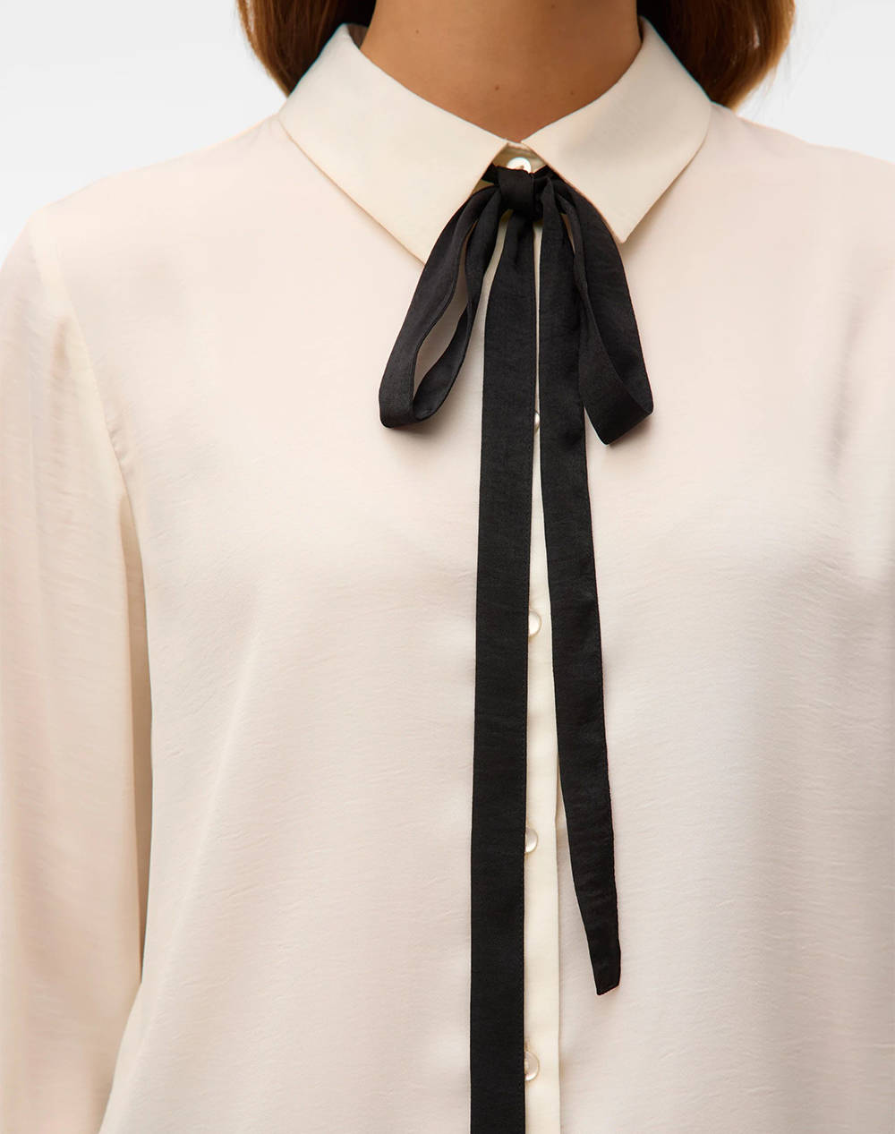 VERO MODA VMGRETCHEN LS SHIRT WVN BTQ GA 10335828-Cloud DancerBlack tie in neck OffWhite φωτογραφία