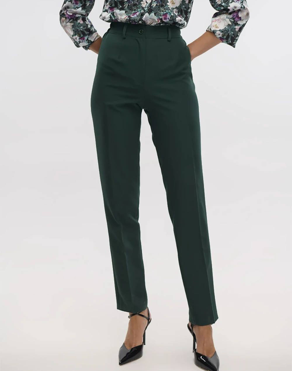 Γυναικεία υφασμάτινα παντελόνια σε πρασινο