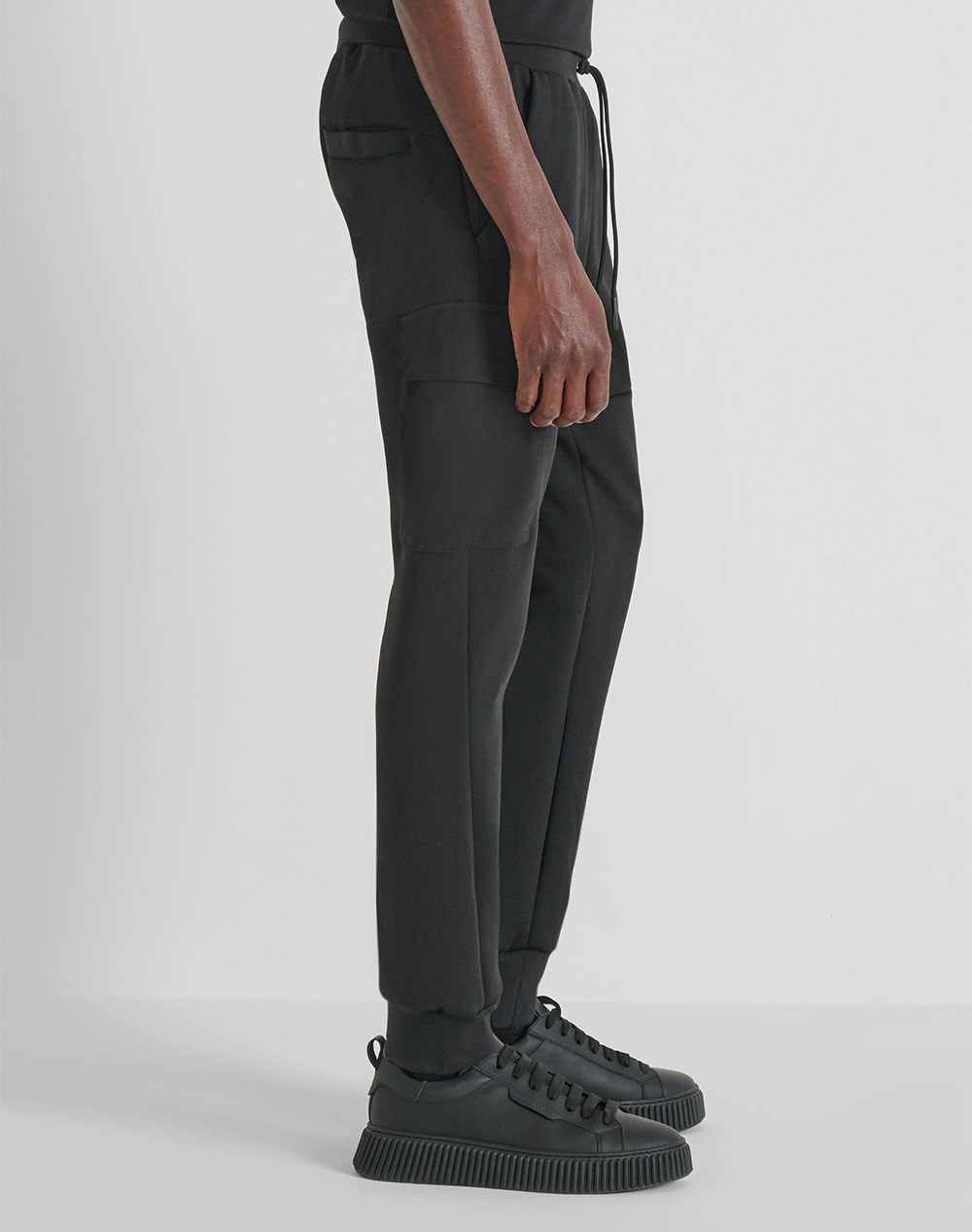 ANTONY MORATO MMFP00415FA150168 MIN OF 6 FLEECE TROUSERS REGULAR FIT IN INTERLOCK COTTON BLEND FABRIC WITH LOGOED RUBBER FLAG ΠΑΝΤΕΛΟΝΙ ΑΝΔΡΙΚΟ FP0041 φωτογραφία