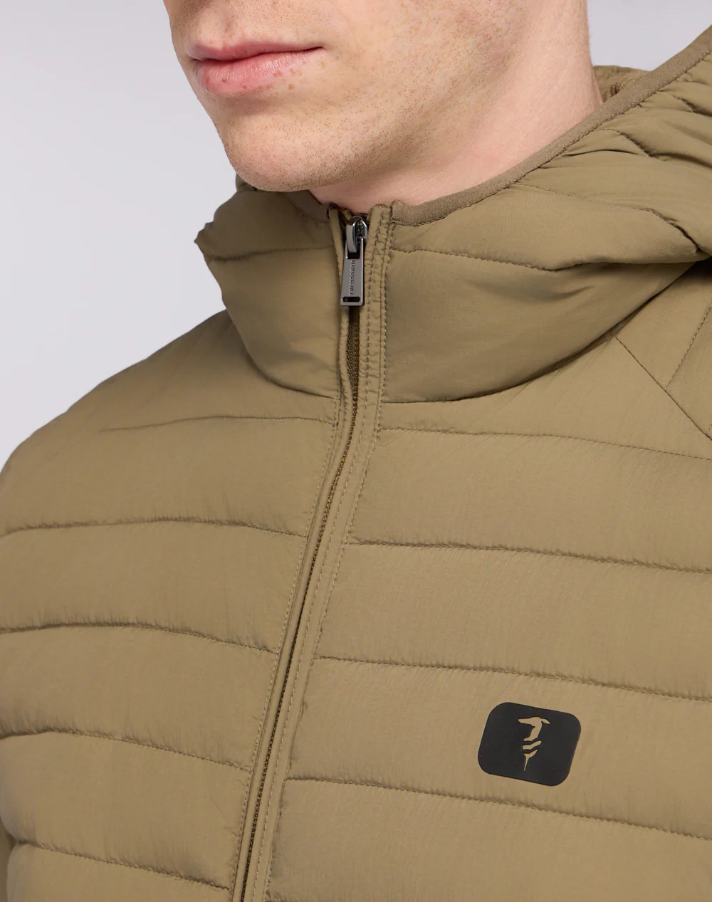 TRUSSARDI PADDED -GIACCA IMBOTTITA CON CAPPUCCIO IN NYLON CRINKLE MO801N10-025 Khaki φωτογραφία