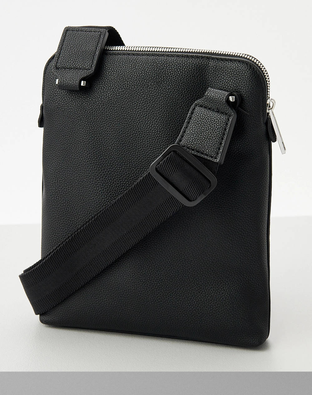 BOSS Ray_S zip env N. 10263216 01 (Διαστάσεις: 21 x 24 x 3.5εκ.) 50536477-001 Black φωτογραφία