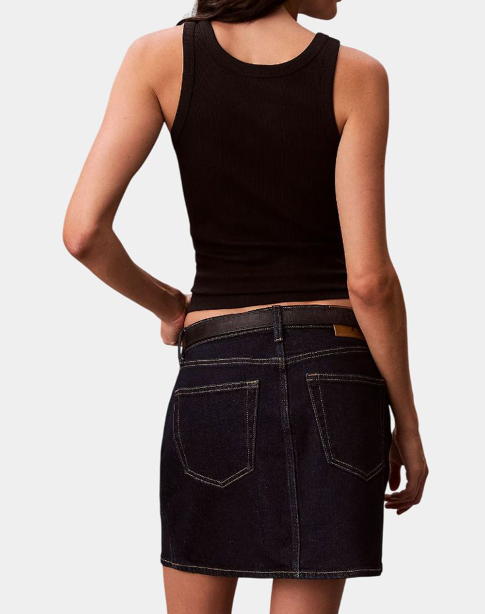 CALVIN KLEIN JEANS CONTOUR 2X2 RIB GRAPHIC TANK LV047F816G-UB1 Black φωτογραφία