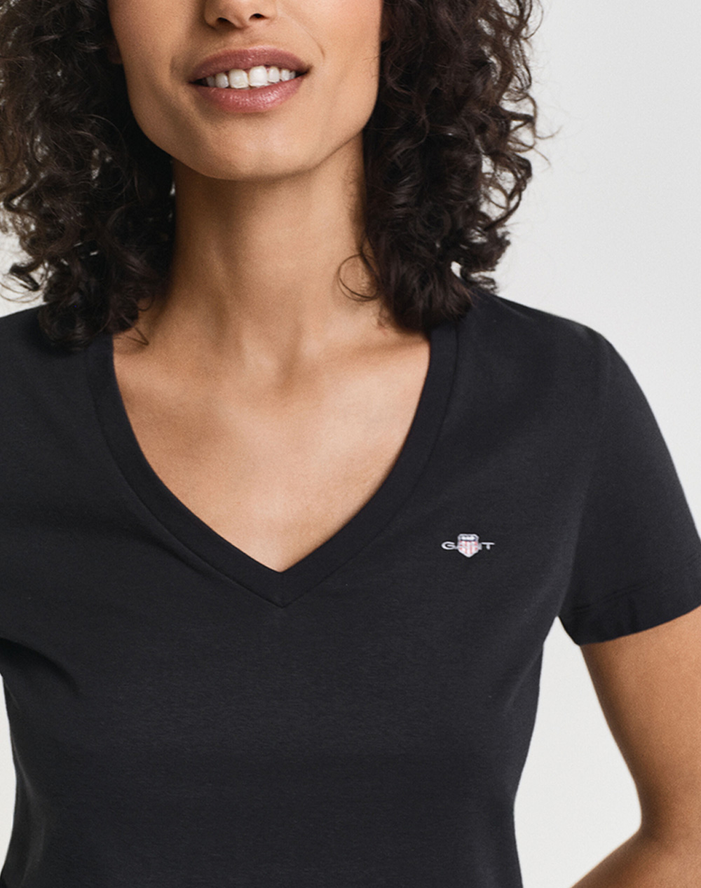 Gant Μπλούζα Κμ Reg Shield Ss V-Neck T-Shirt 3Gw4200750-5 Black Γυναικεία ρούχα μπλούζες Τ-Shirt Politikos Shop Πολιτικός