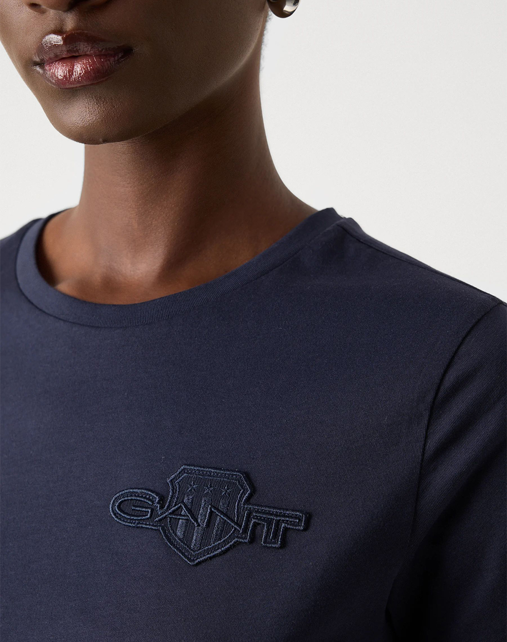 Gant Μπλούζα Κμ Reg Tonal Shield Ss T-Shirt 3Gw4202589-433 Darkblue Γυναικεία ρούχα μπλούζες Τ-Shirt Politikos Shop Πολιτικός