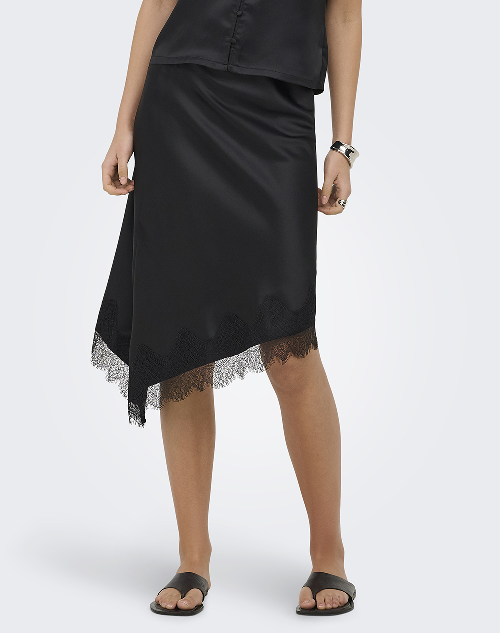 ONLY ONLFARAYA SATIN LACE SKIRT WVN 15380116-BLACK Black