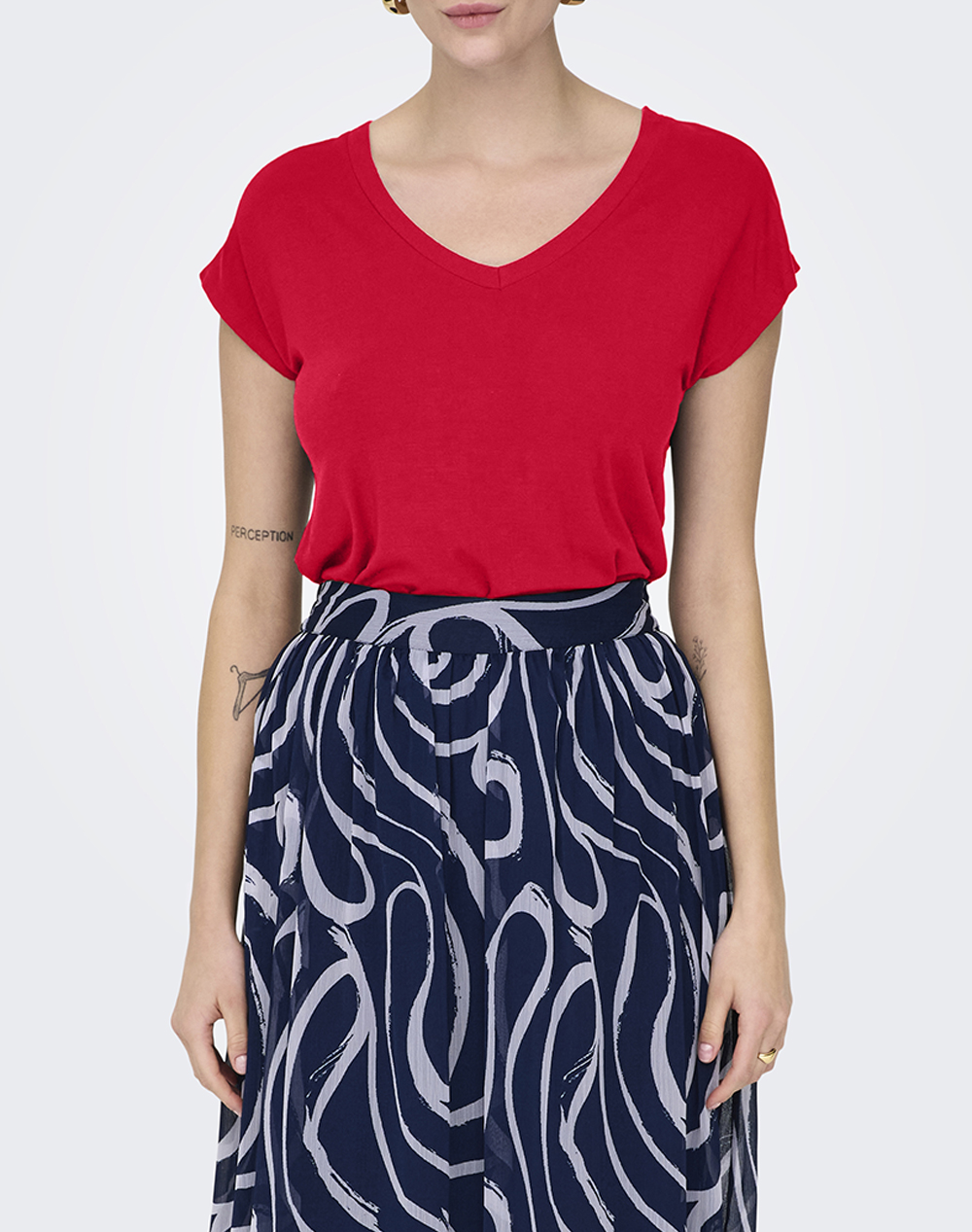 ONLY ONLRILLA S/S V-NECK TOP JRS 15315776-Barbados Cherry Red