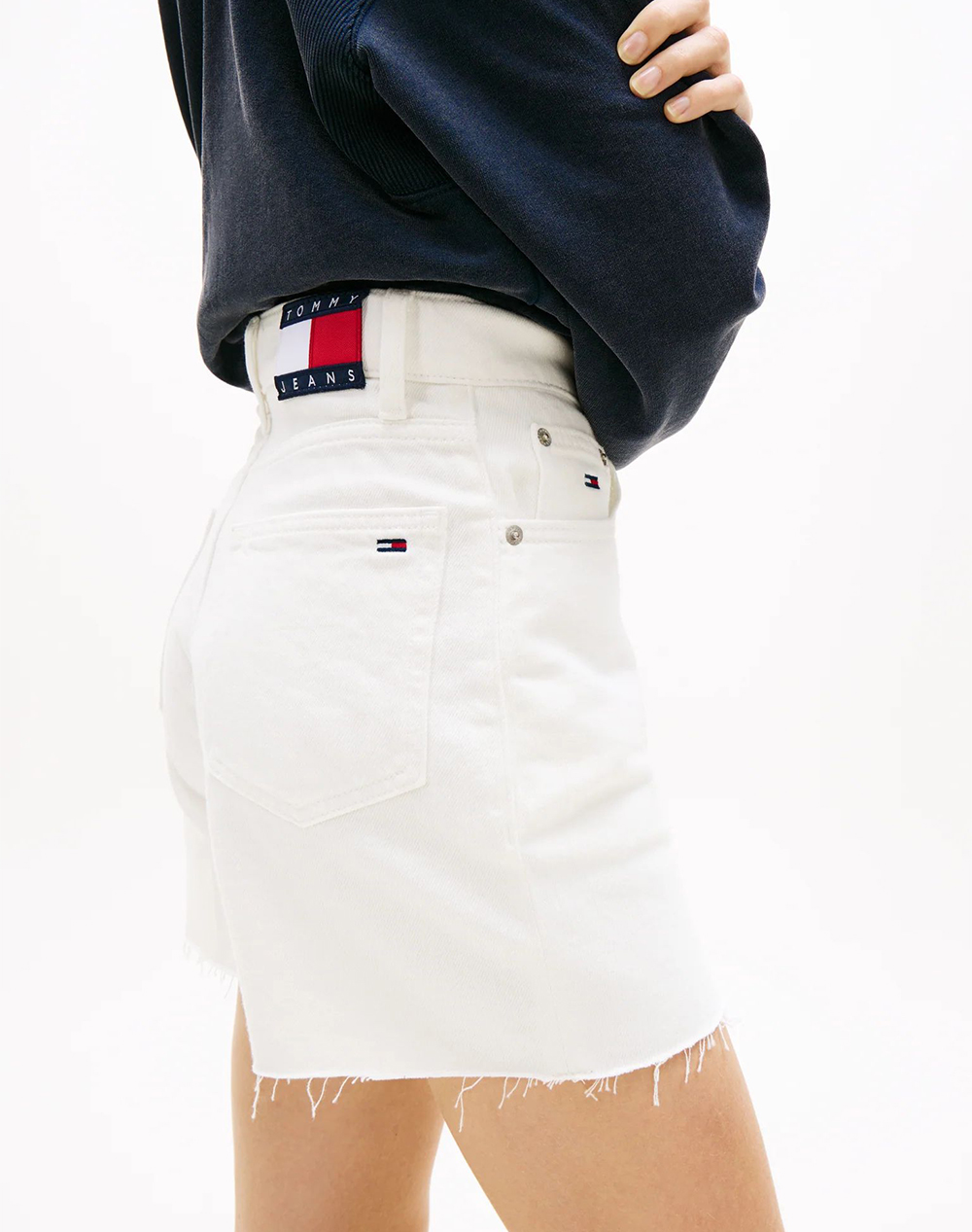 Tommy Jeans Mom Short Bj4199 Dw0Dw22695-1D0Ni White Γυναικεία ρούχα Σορτς Βερμουδες Politikos Shop Πολιτικός