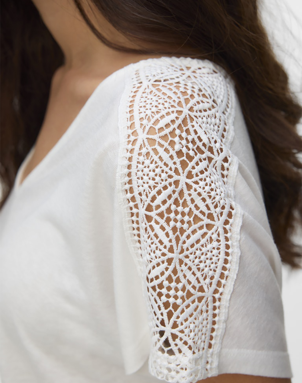 Vero Moda Vmkelia S V-Neck Top Jrs Btq 10346153-Snow Whitesnowwhitelace White Γυναικεία ρούχα μπλούζες Τ-Shirt Politikos Shop Πολιτικός