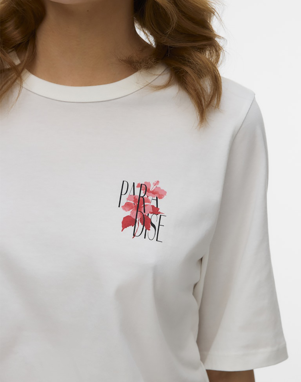Vero Moda Vmnaomi Tova Ss Top Box Jrs 10341950-Snow Whitehibiscous Paradise Offwhite Γυναικεία ρούχα μπλούζες Τ-Shirt Politikos Shop Πολιτικός