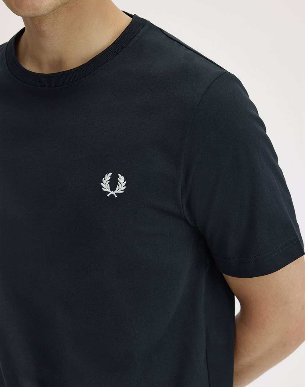 Fred Perry Μπλούζα M1600-102 Black ανδρικά ρούχα μπλούζες T-Shirt Politikos Shop Πολιτικός