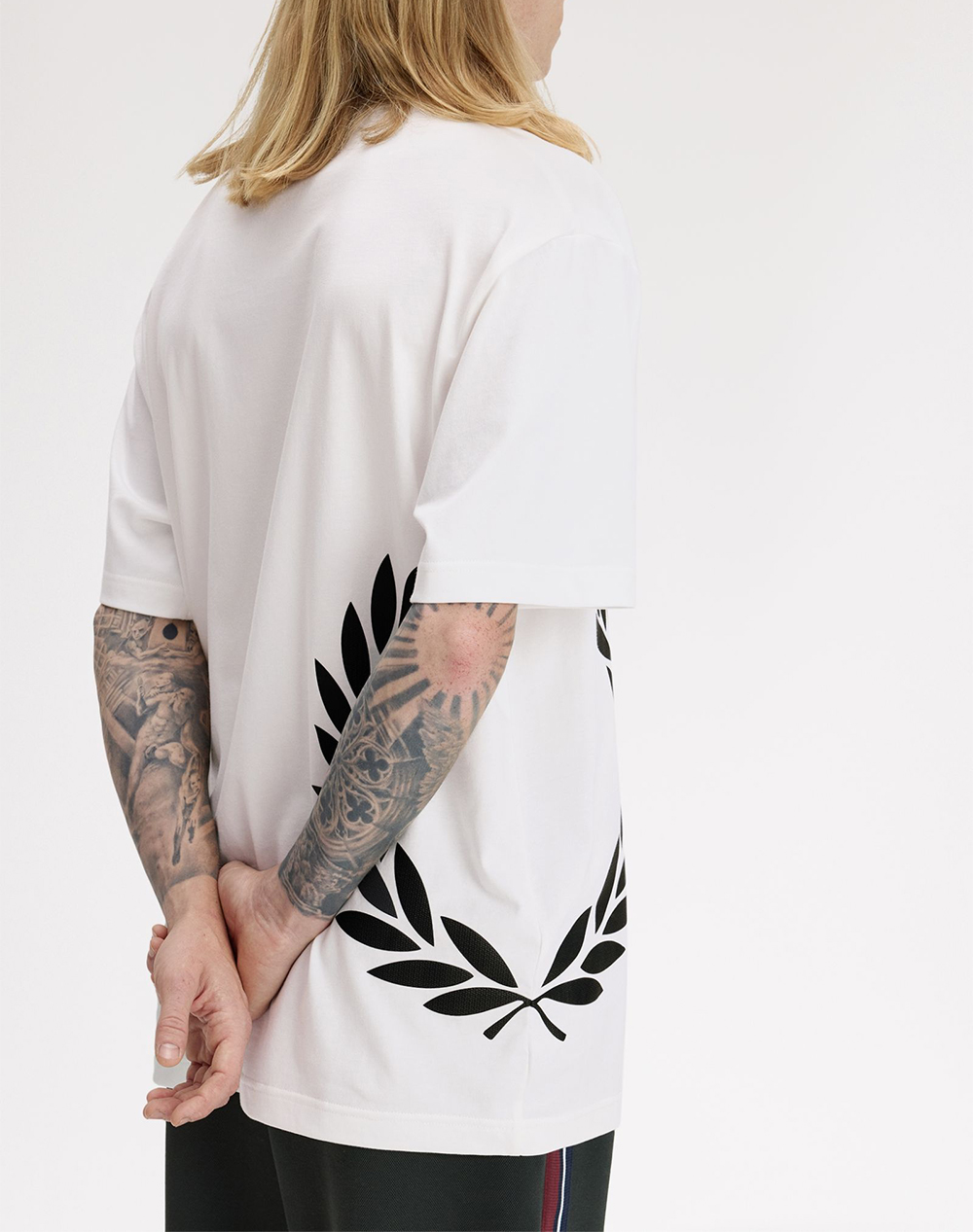 Fred Perry Μπλούζες M2440-129 Offwhite ανδρικά ρούχα μπλούζες T-Shirt Politikos Shop Πολιτικός