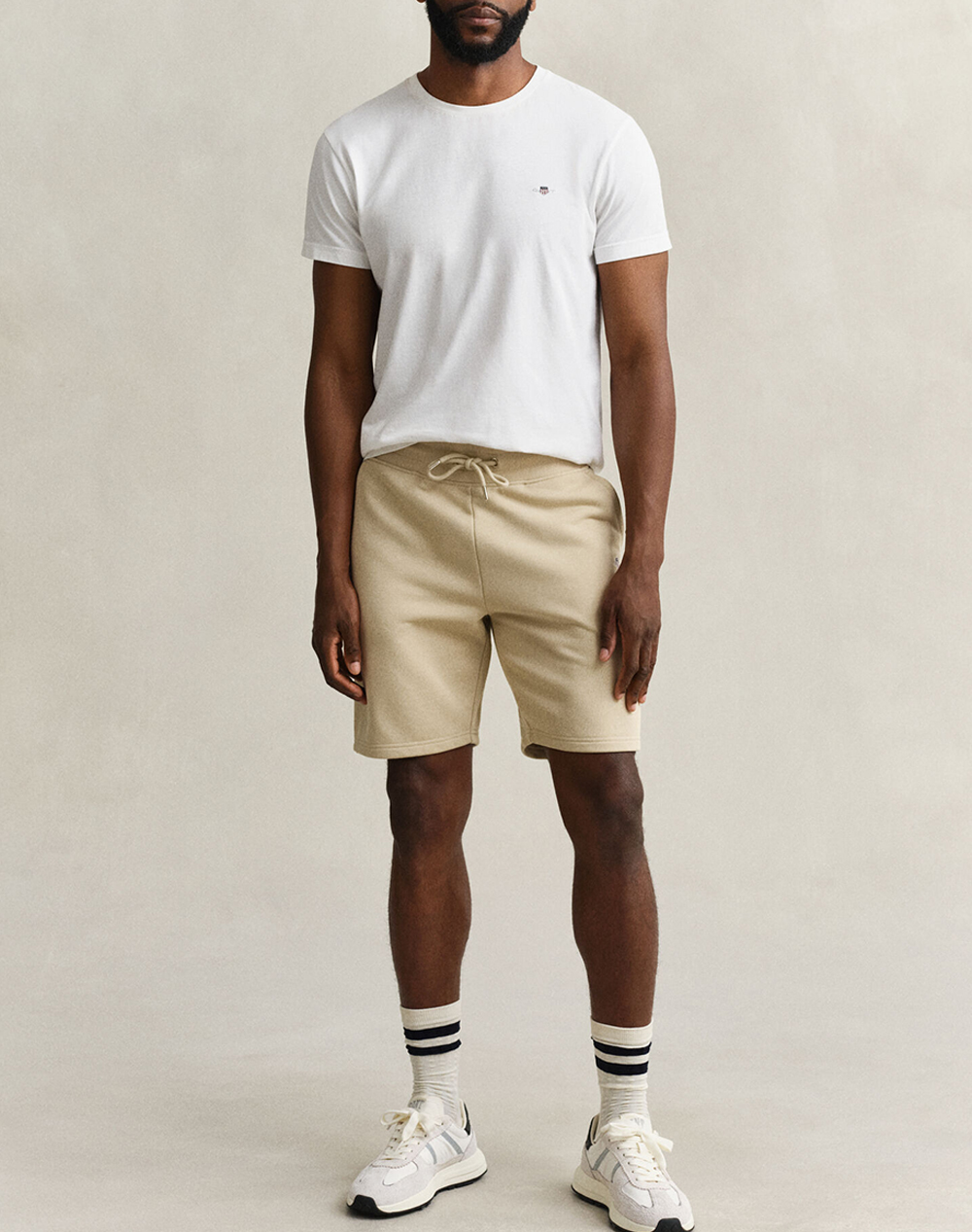 Gant Σορτς Reg Shield Sweat Shorts 3G2009027-200 Biege ανδρικά αθλητικά ρούχα Βερμουδα Politikos Shop Πολιτικός